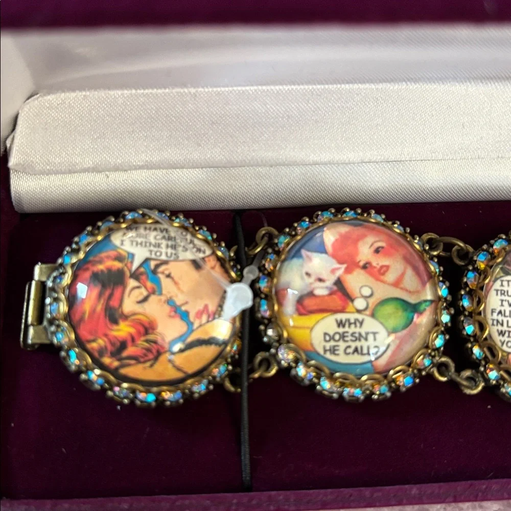NIB Comic Drama Novelty Bracelet